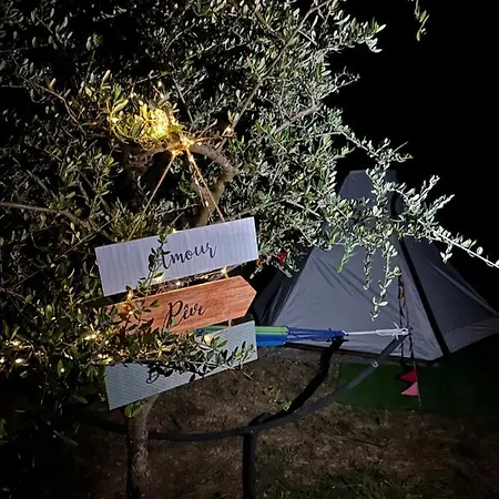 Tipi Sous Les Etoiles Option Et Service Sur Place Petit Dejeuner Et Diner Lucéram Exterior foto