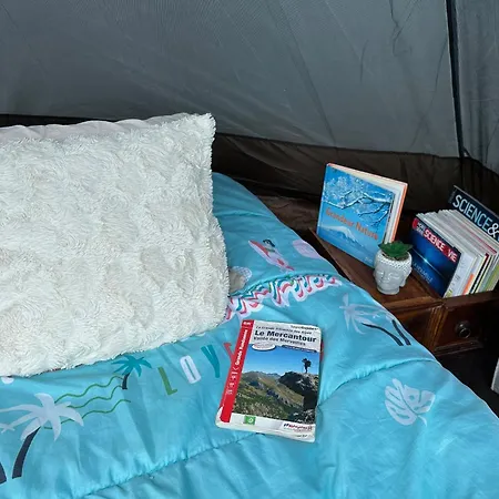 Tipi Sous Les Etoiles Option Et Service Sur Place Petit Dejeuner Et Diner Lucéram Exterior foto