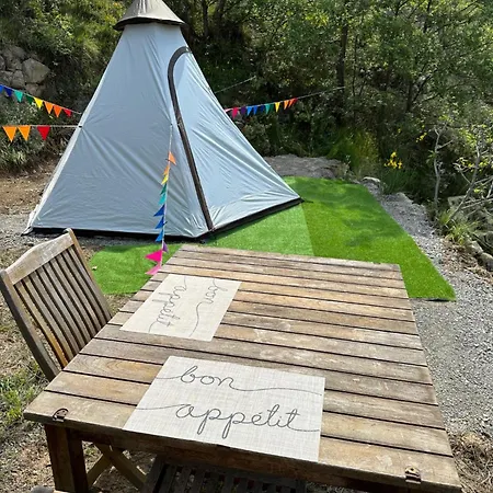 Tipi Sous Les Etoiles Option Et Service Sur Place Petit Dejeuner Et Diner Lucéram Exterior foto