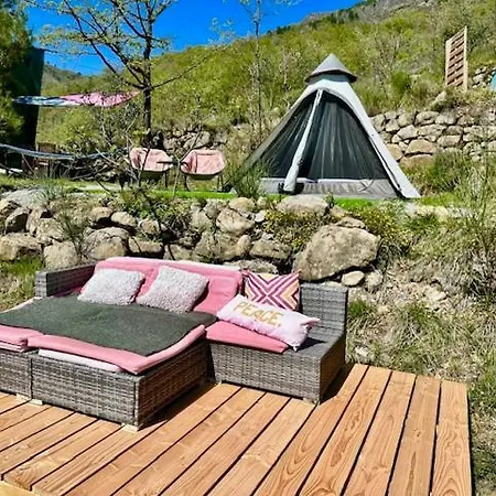 Tipi Sous Les Etoiles Option Et Service Sur Place Petit Dejeuner Et Diner Lucéram Exterior foto