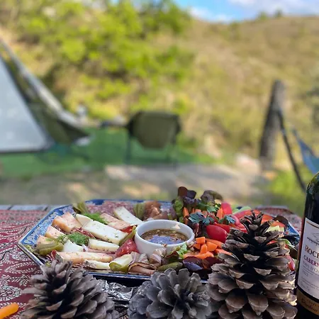 Tipi Sous Les Etoiles Option Et Service Sur Place Petit Dejeuner Et Diner Lucéram Exterior foto