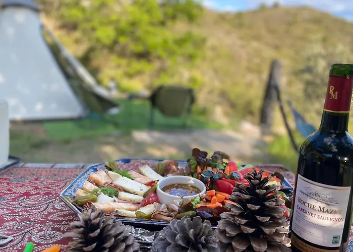Tipi Sous Les Etoiles Option Et Service Sur Place Petit Dejeuner Et Diner