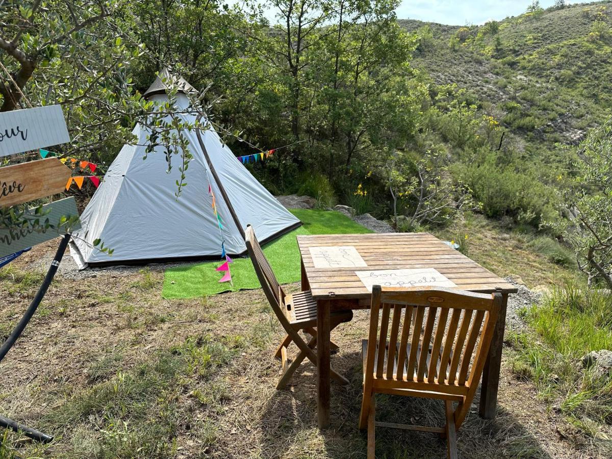 Tipi Sous Les Etoiles Option Et Service Sur Place Petit Dejeuner Et Diner