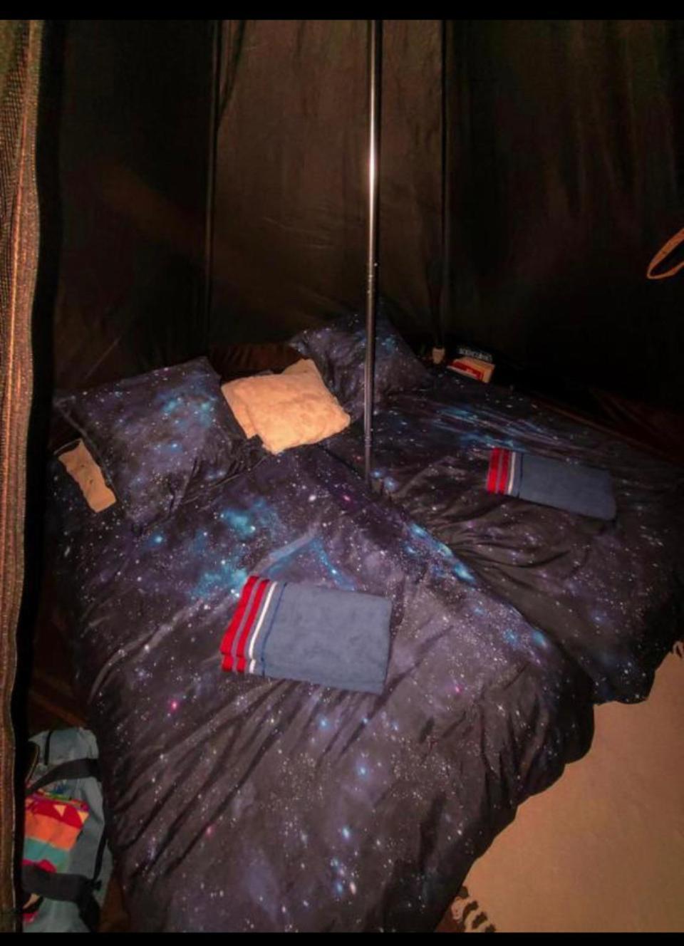 Tipi Sous Les Etoiles Option Et Service Sur Place Petit Dejeuner Et Diner *