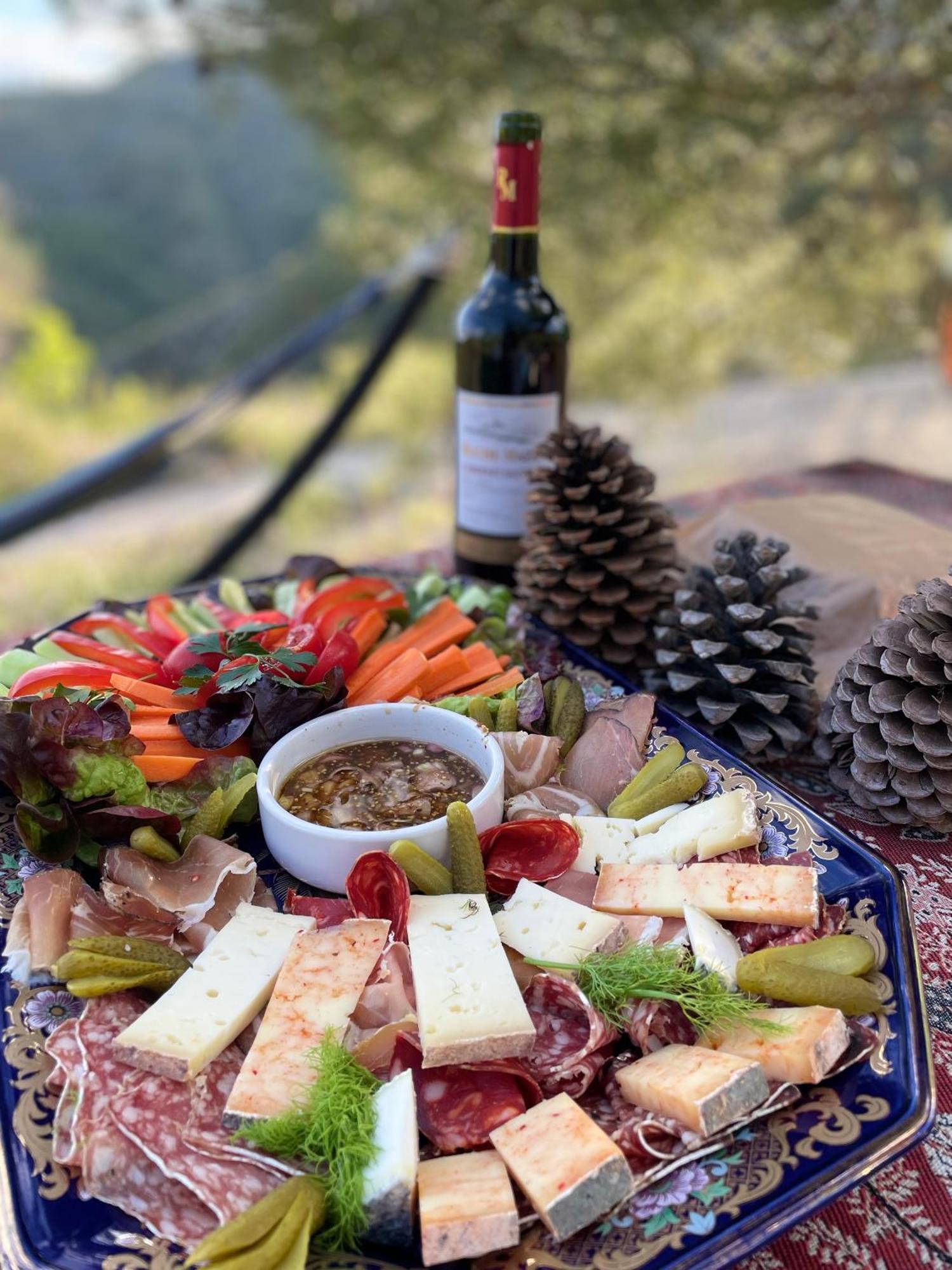 Tipi Sous Les Etoiles Option Et Service Sur Place Petit Dejeuner Et Diner Luxe tent Lucéram