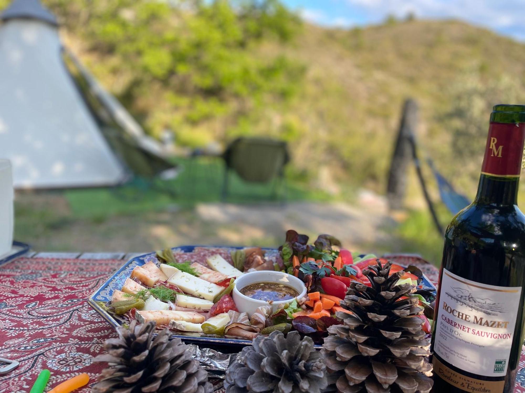 Tipi Sous Les Etoiles Option Et Service Sur Place Petit Dejeuner Et Diner Lucéram