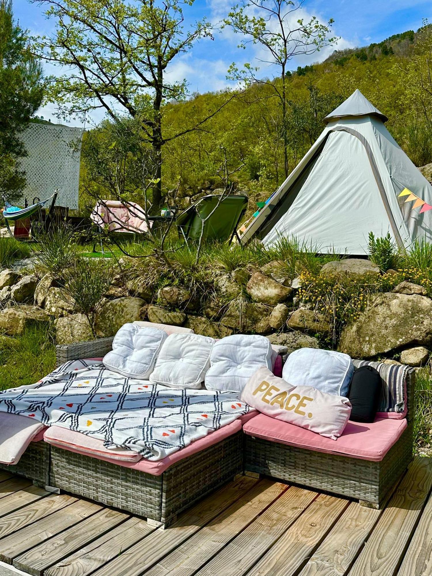Tipi Sous Les Etoiles Option Et Service Sur Place Petit Dejeuner Et Diner Lucéram